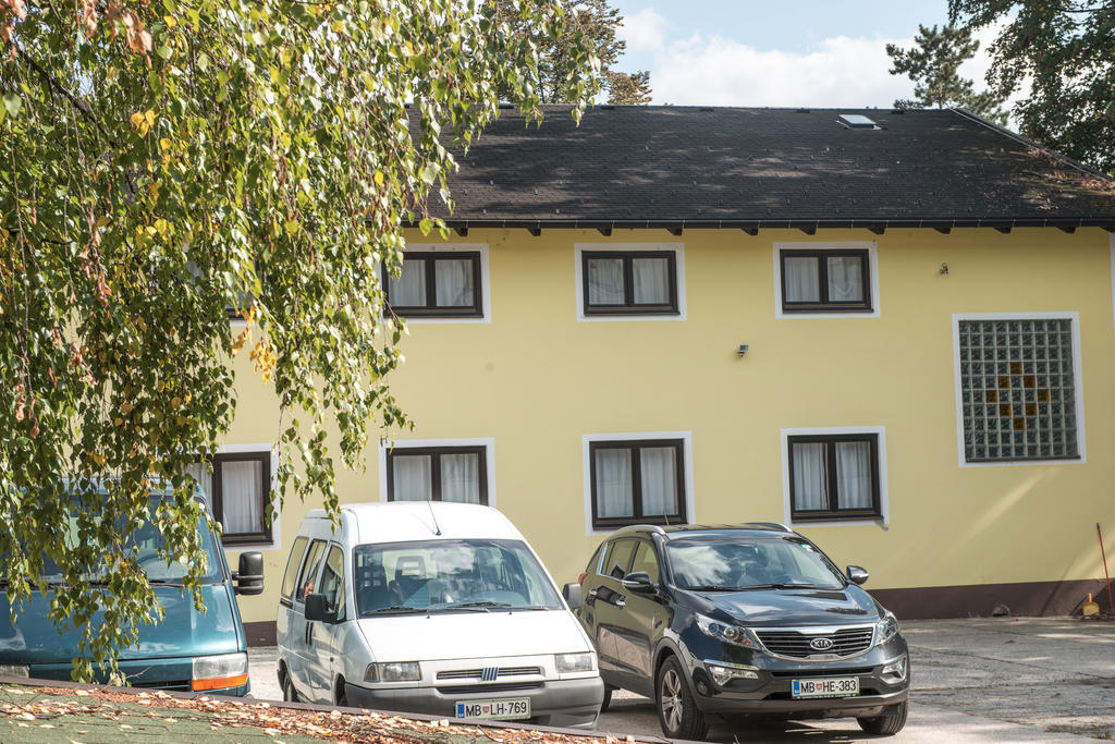 Hostel M Maribor Buitenkant foto
