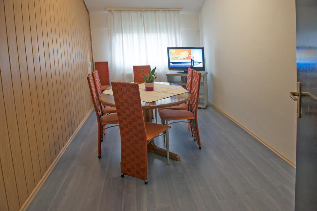 Hostel M Maribor Buitenkant foto