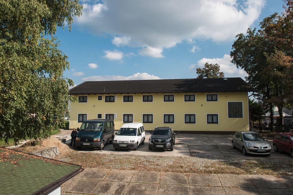 Hostel M Maribor Buitenkant foto